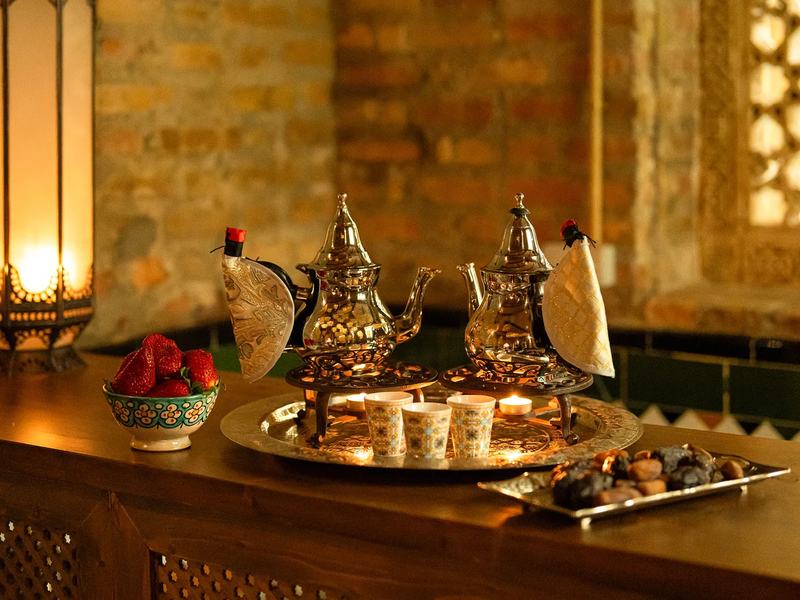 Tea served in the relaxation area of Hammam Palacio Nazarí